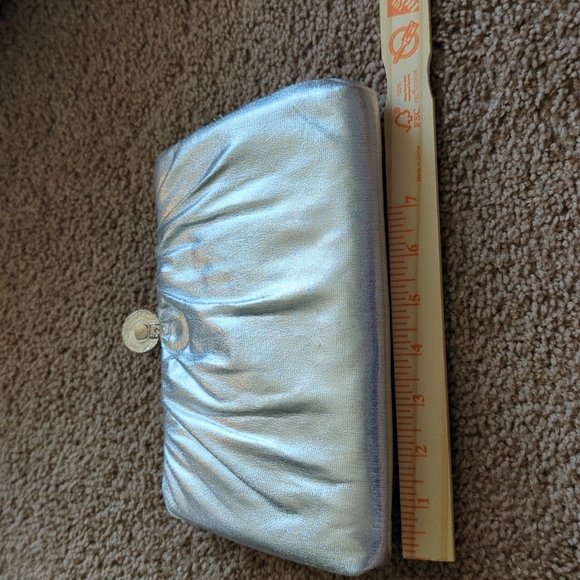 Shimmering silver evening bag - Picture 5 of 5